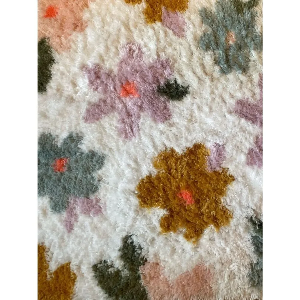 Pillowfort 60’s Vibe Kid’s Floral Shag Accent Rug (48”x 66”)